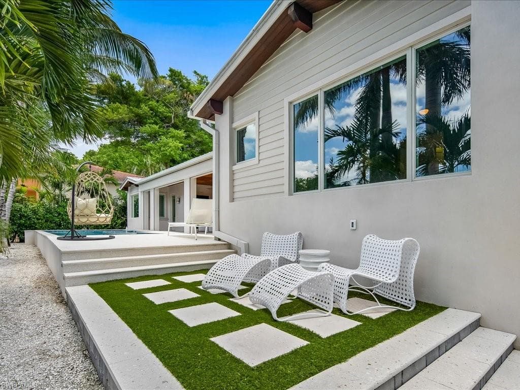 185 North Lake Dr, Naples, FL 34102-13
