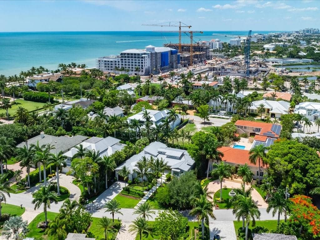 185 North Lake Dr, Naples, FL 34102-47