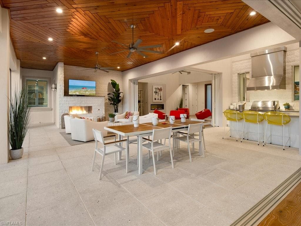 185 North Lake Dr, Naples, FL 34102-8