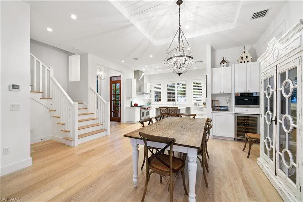 383 4th Ave S, Naples, FL 34102-9