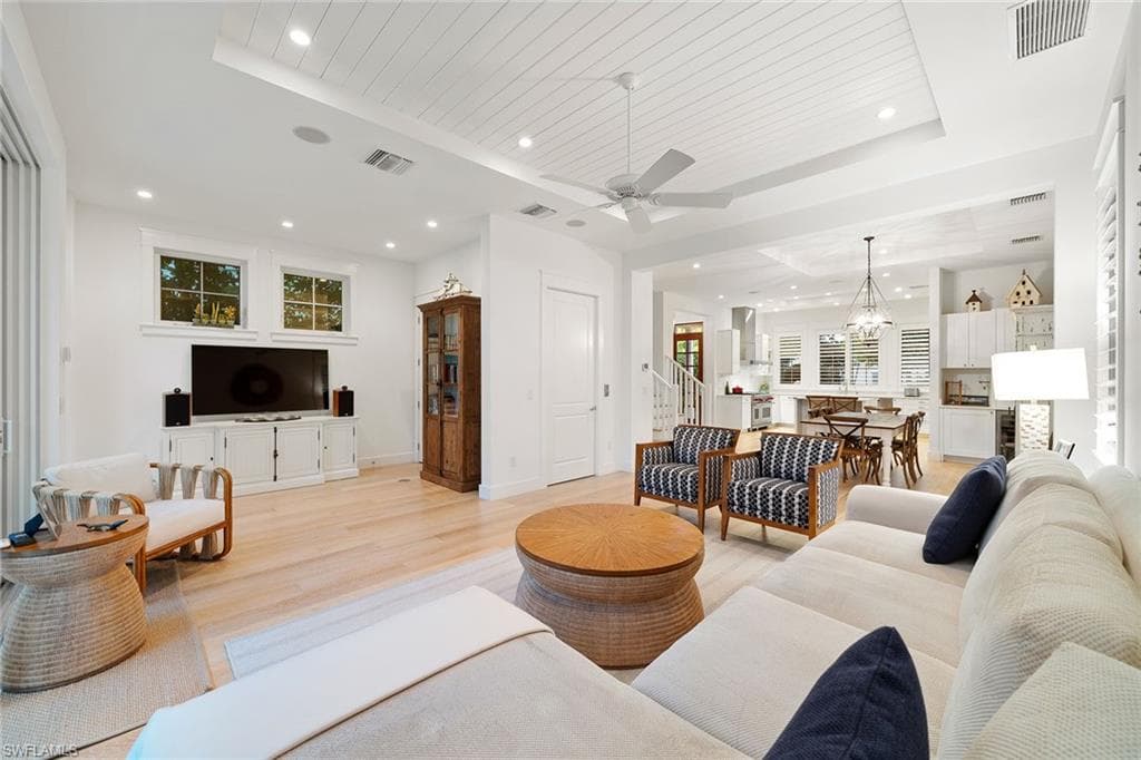 383 4th Ave S, Naples, FL 34102-13