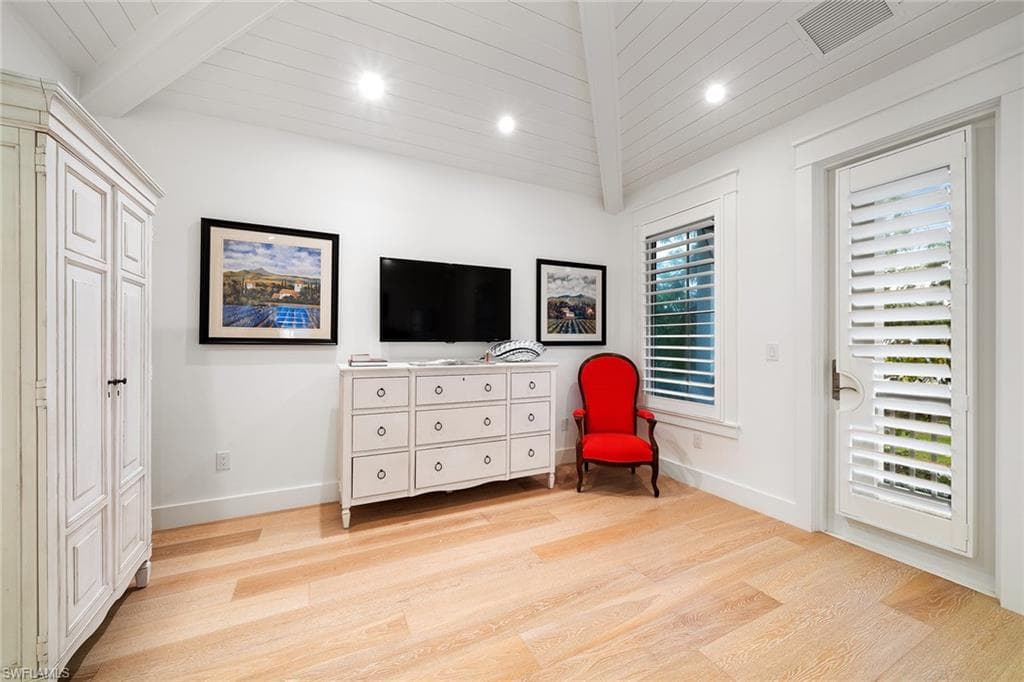 383 4th Ave S, Naples, FL 34102-19