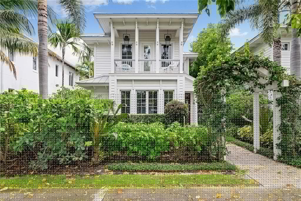 383 4th Ave S, Naples, FL 34102-2