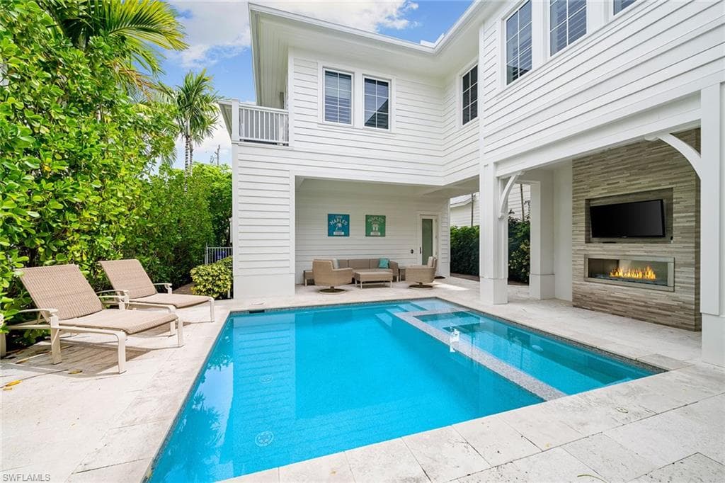 383 4th Ave S, Naples, FL 34102-29