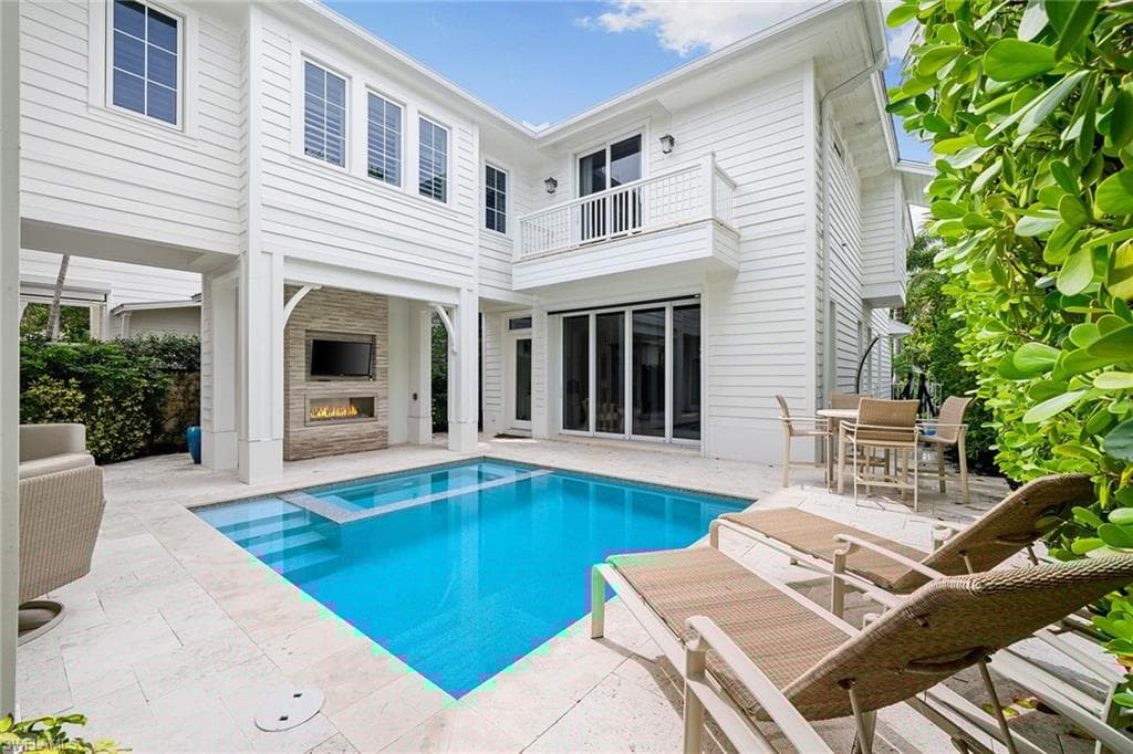 383 4th Ave S, Naples, FL 34102-30