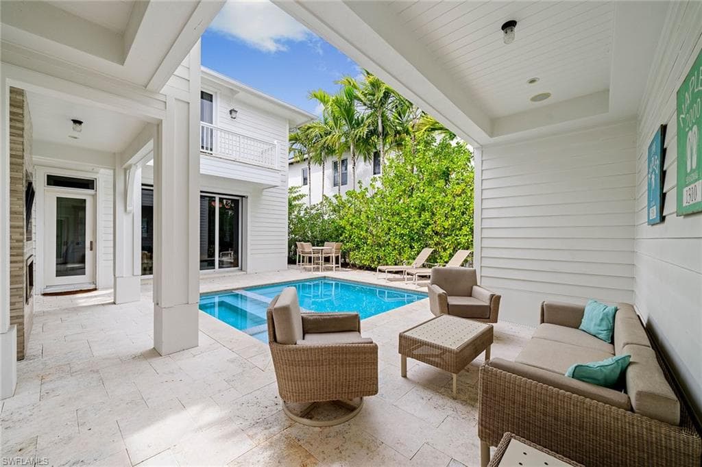 383 4th Ave S, Naples, FL 34102-31