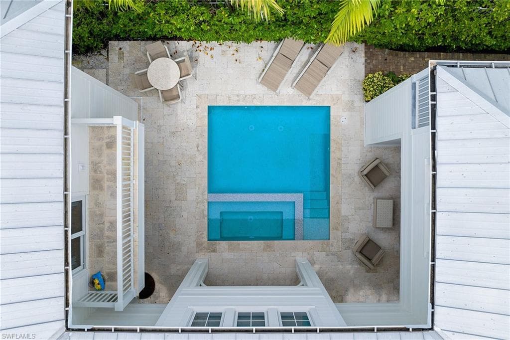 383 4th Ave S, Naples, FL 34102-33