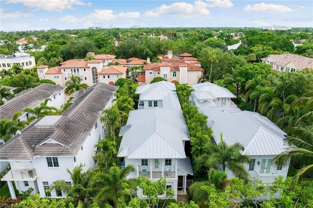 383 4th Ave S, Naples, FL 34102-34