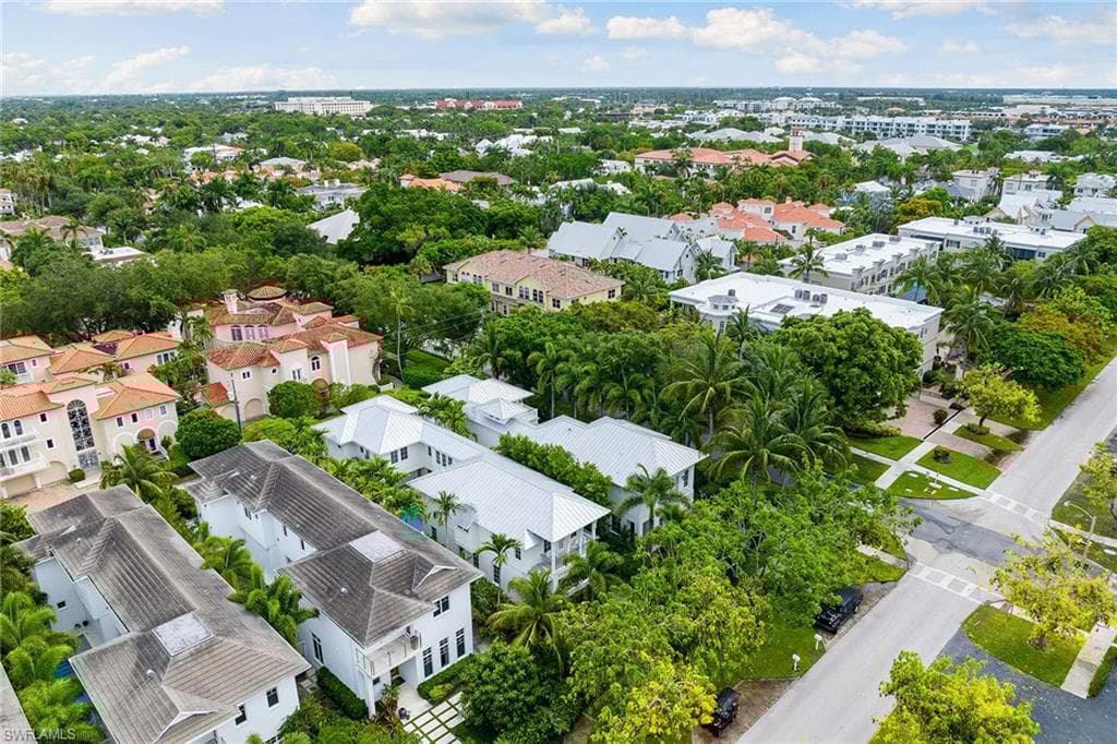 383 4th Ave S, Naples, FL 34102-35