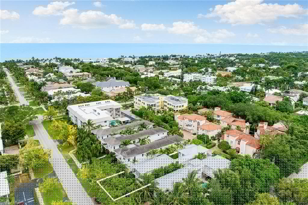 383 4th Ave S, Naples, FL 34102-37