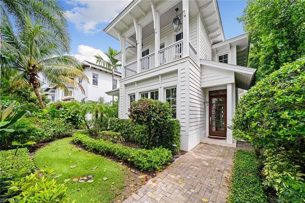 383 4th Ave S, Naples, FL 34102-3