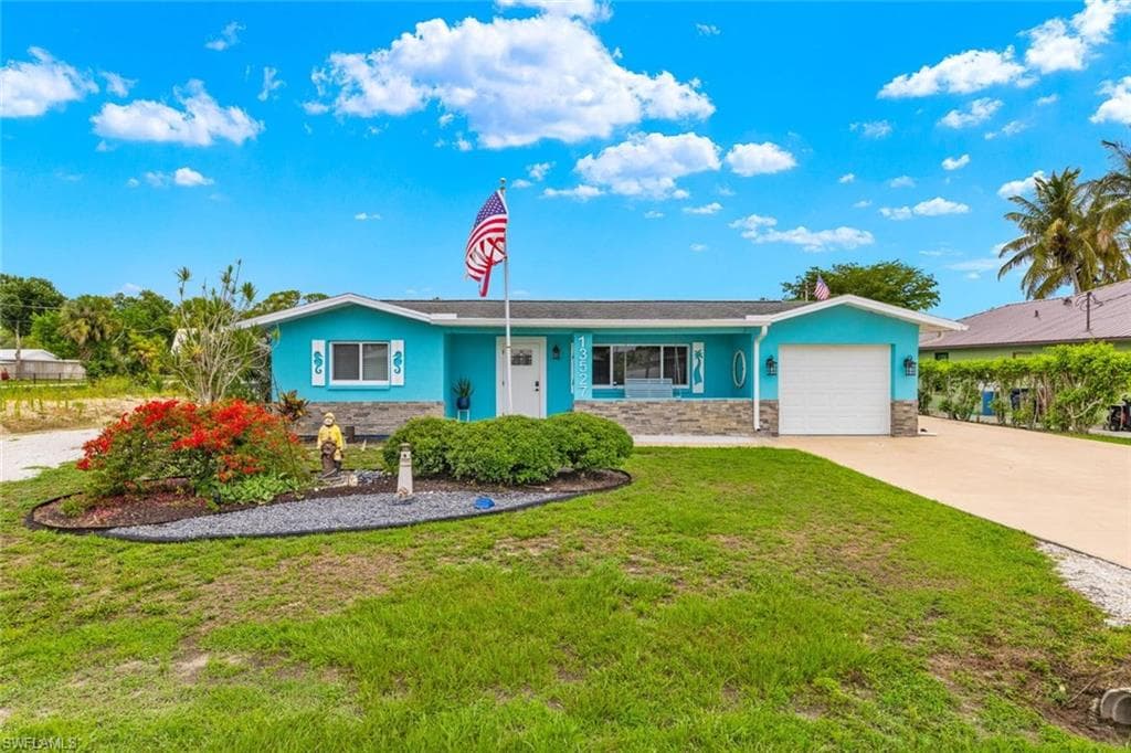 13527 Marquette Blvd, Fort Myers, FL 33905-2