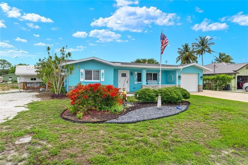 13527 Marquette Blvd, Fort Myers, FL 33905-3