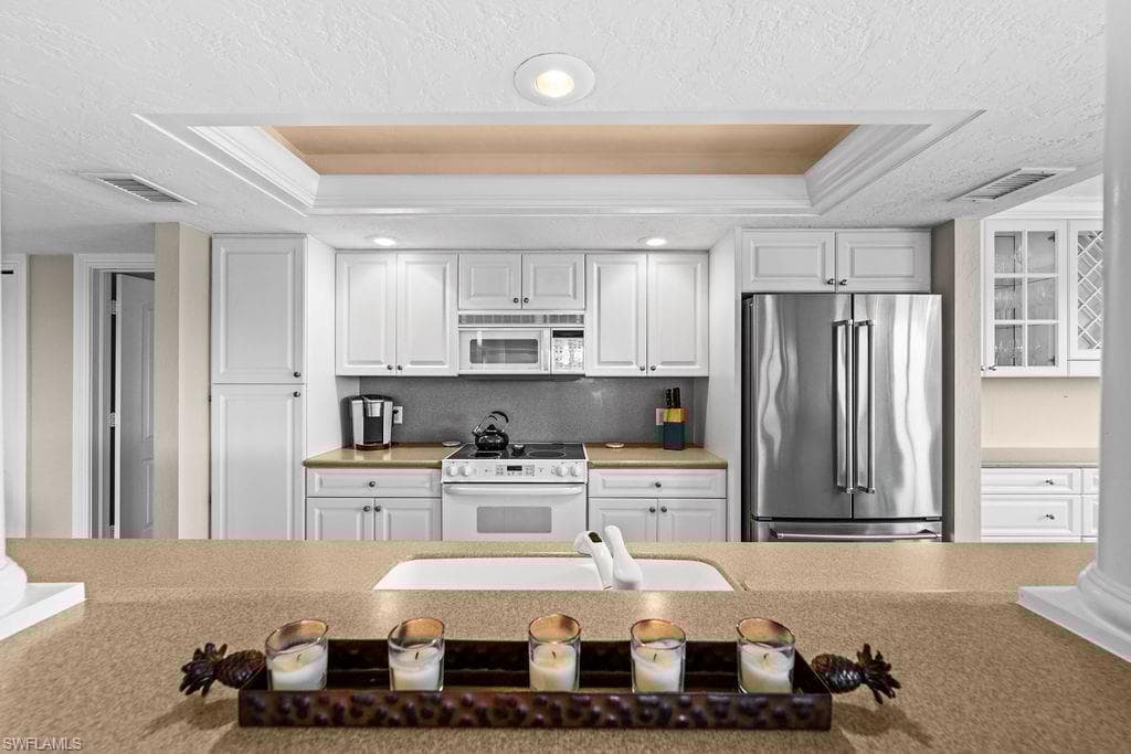 15 Bluebill Ave 102, Naples, FL 34108-10