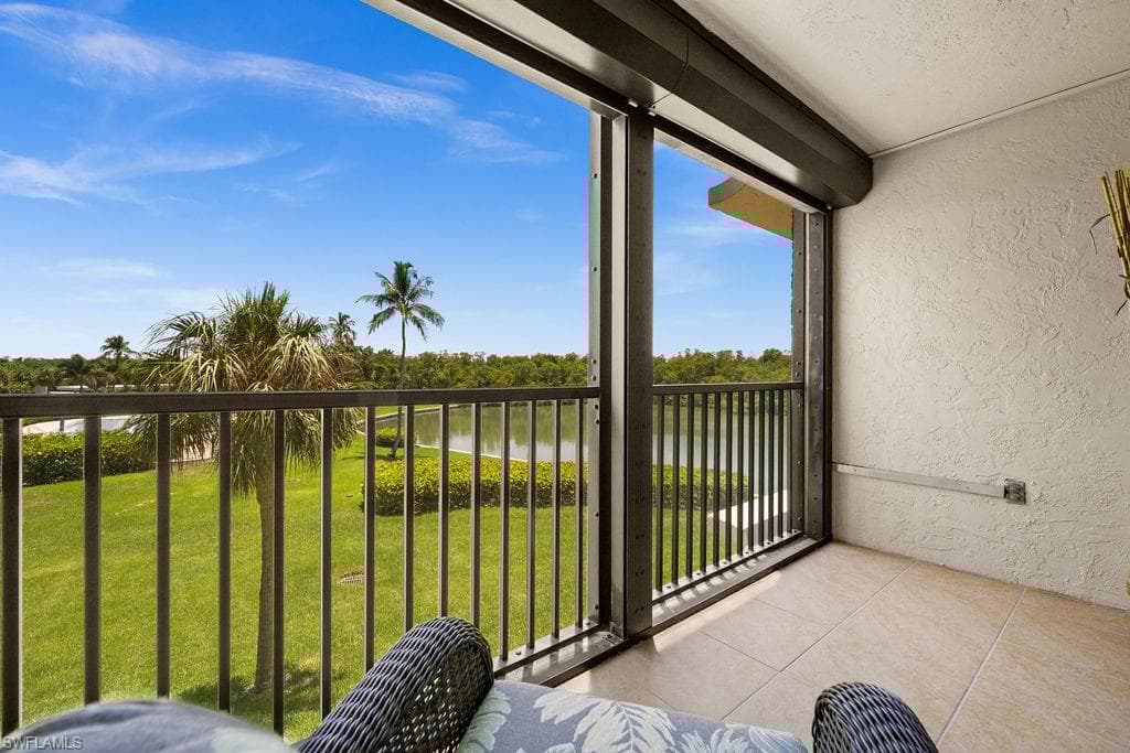 15 Bluebill Ave 102, Naples, FL 34108-18