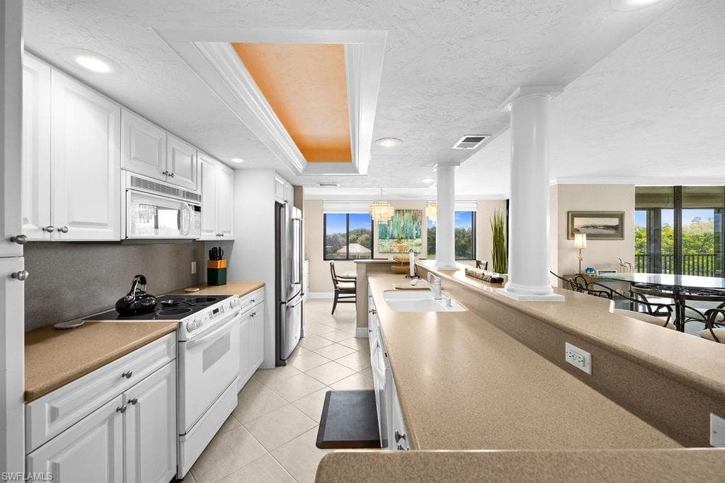 15 Bluebill Ave 102, Naples, FL 34108-8