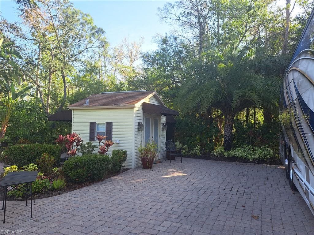 4914 Coach Ln, Naples, FL 34114-2
