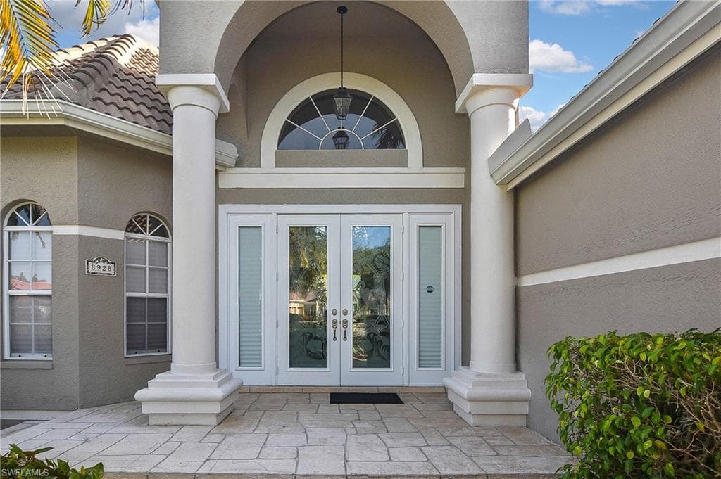 8928 Lely Island Cir, Naples, FL 34113-5
