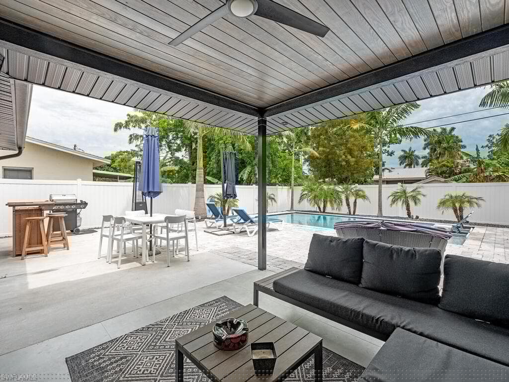 714 109th Ave N, Naples, FL 34108-13