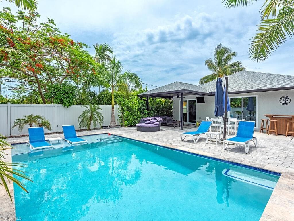 714 109th Ave N, Naples, FL 34108-1