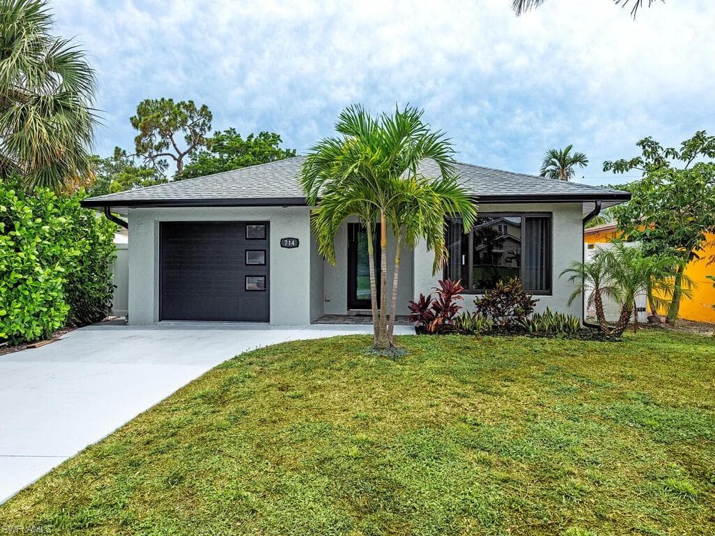 714 109th Ave N, Naples, FL 34108-3