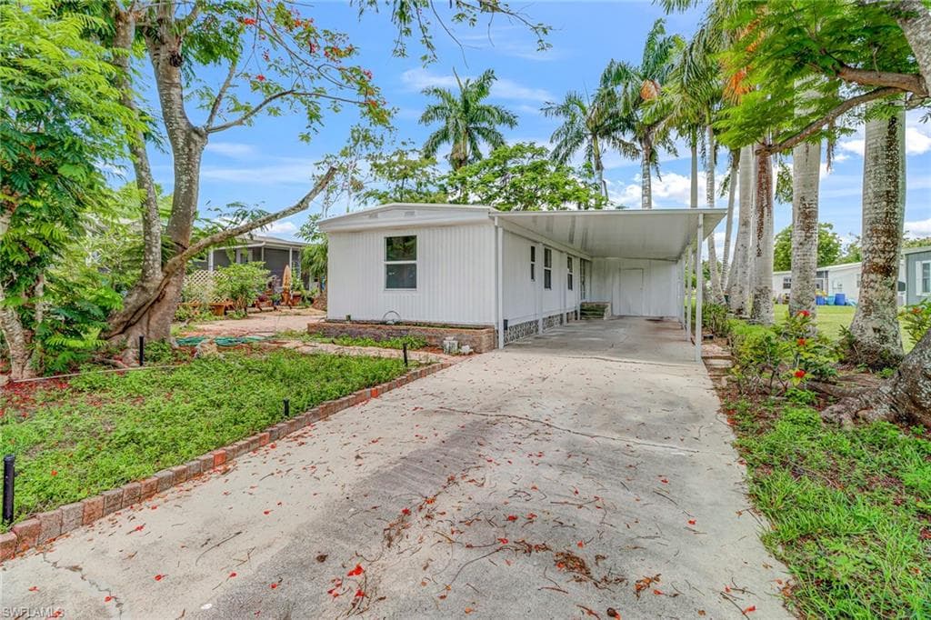 120 Grassy Key Ln 38, Naples, FL 34114-3