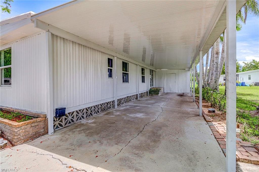 120 Grassy Key Ln 38, Naples, FL 34114-4