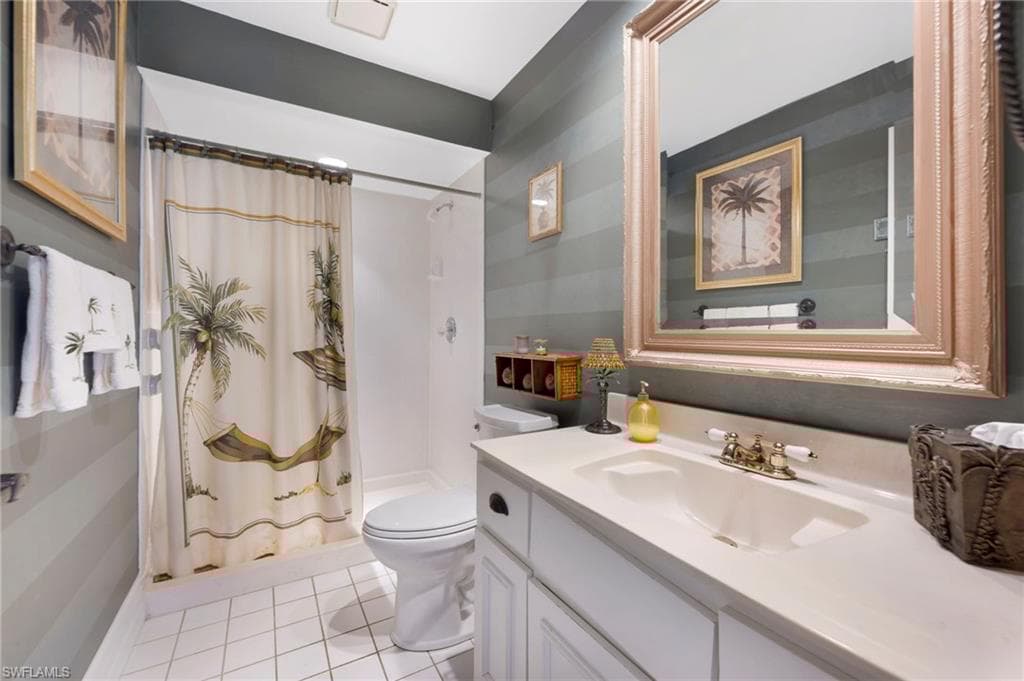 509 Roma Ct 208, Naples, FL 34110-10