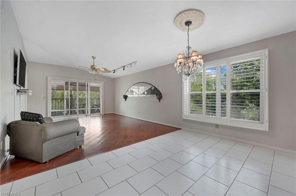 509 Roma Ct 208, Naples, FL 34110-4