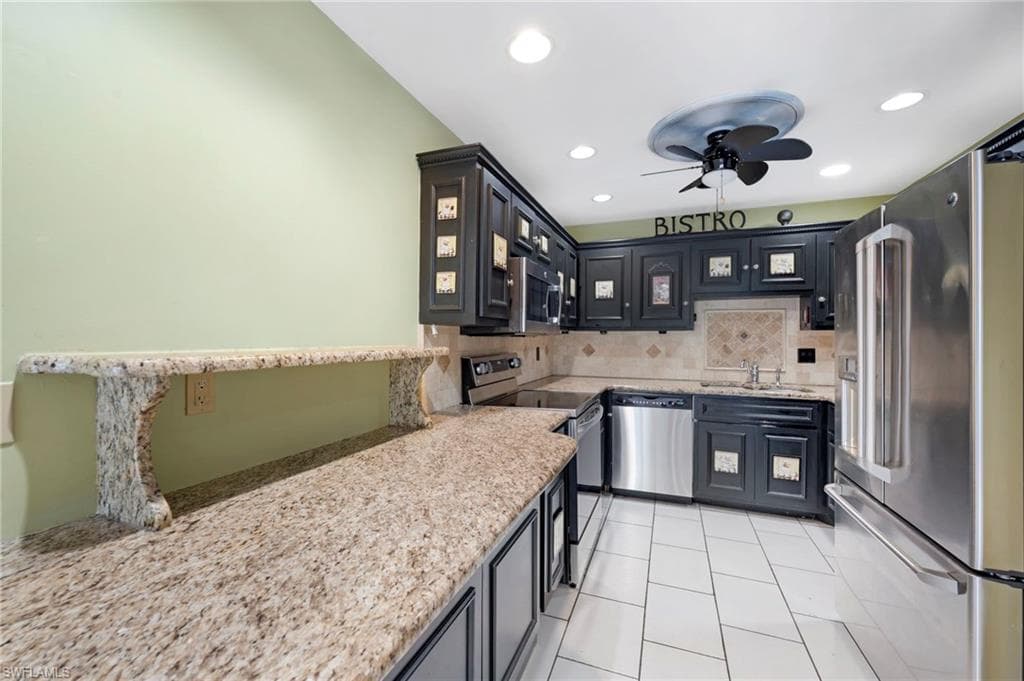 509 Roma Ct 208, Naples, FL 34110-5