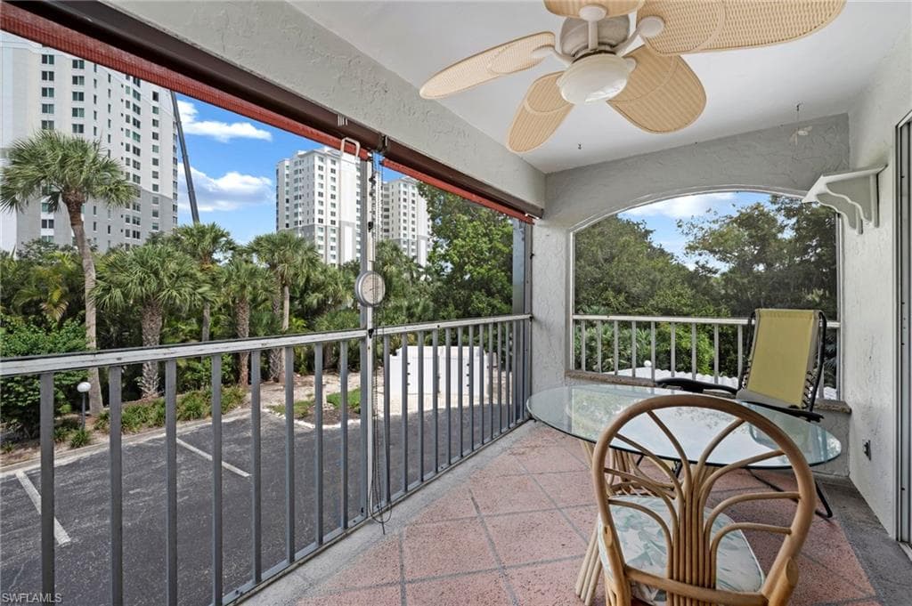 509 Roma Ct 208, Naples, FL 34110-6