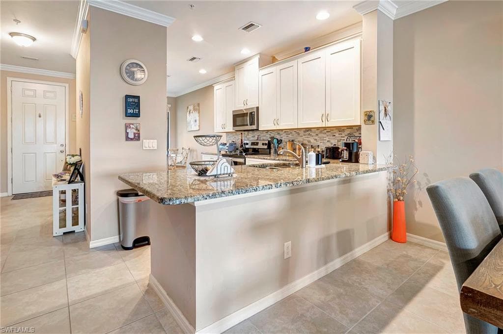 9440 Benvenuto Ct 102, Naples, FL 34119-8