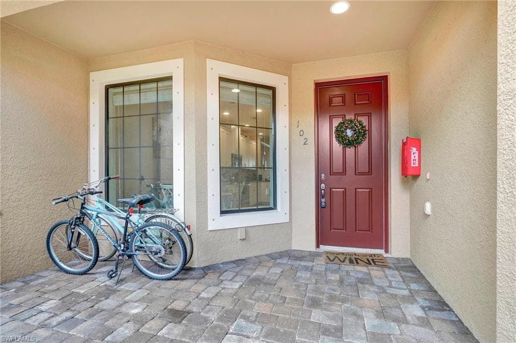 9440 Benvenuto Ct 102, Naples, FL 34119-27