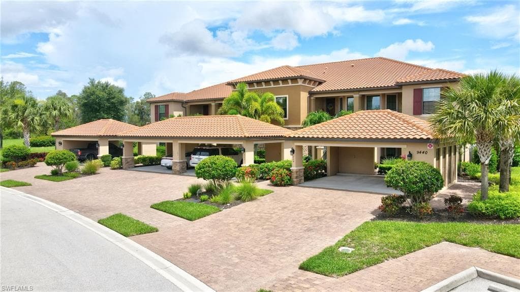 9440 Benvenuto Ct 102, Naples, FL 34119-1