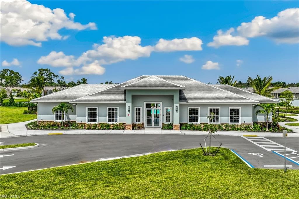 343 Grace Bay Ln, Naples, FL 34114-9