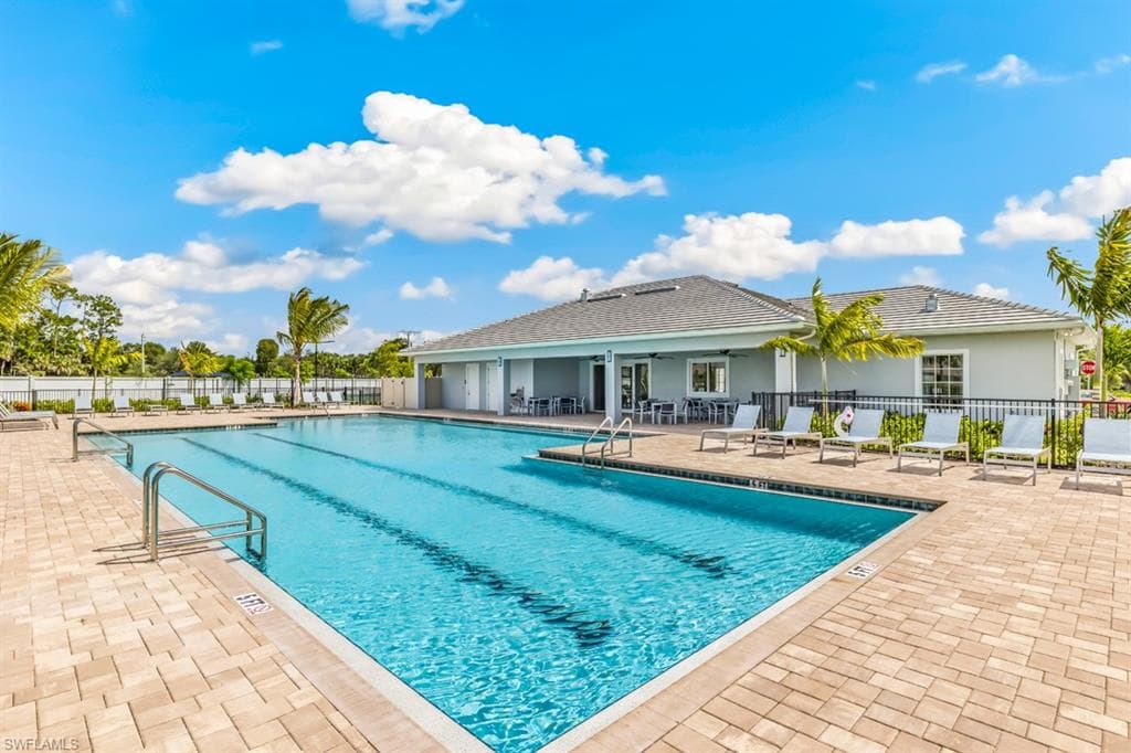 343 Grace Bay Ln, Naples, FL 34114-21