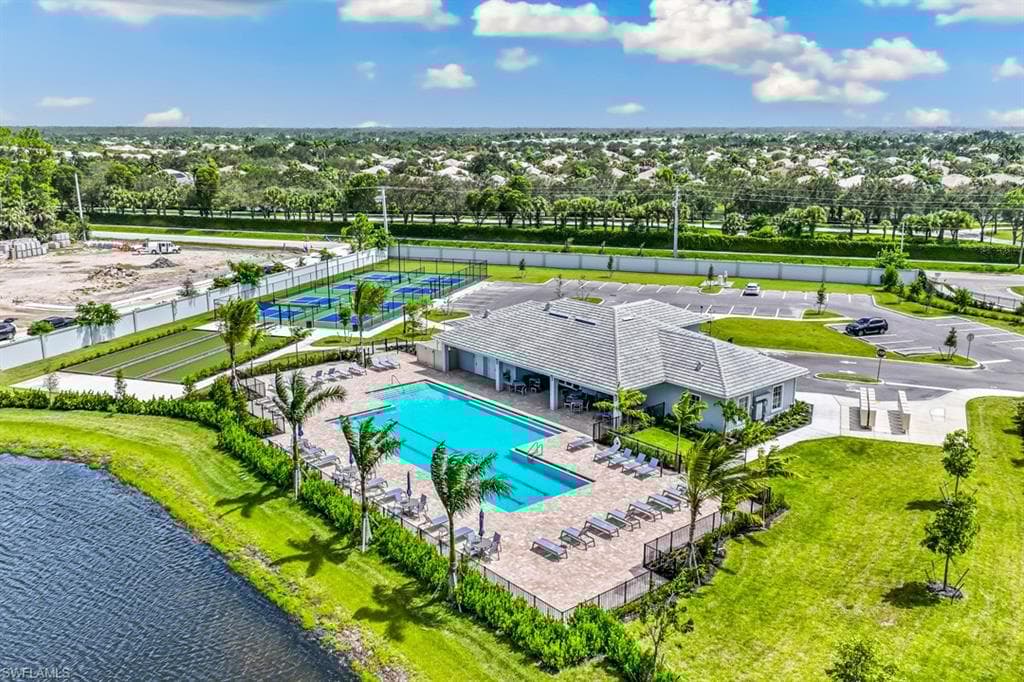 343 Grace Bay Ln, Naples, FL 34114-25