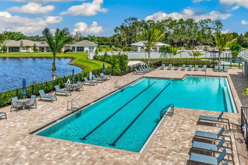 343 Grace Bay Ln, Naples, FL 34114-26