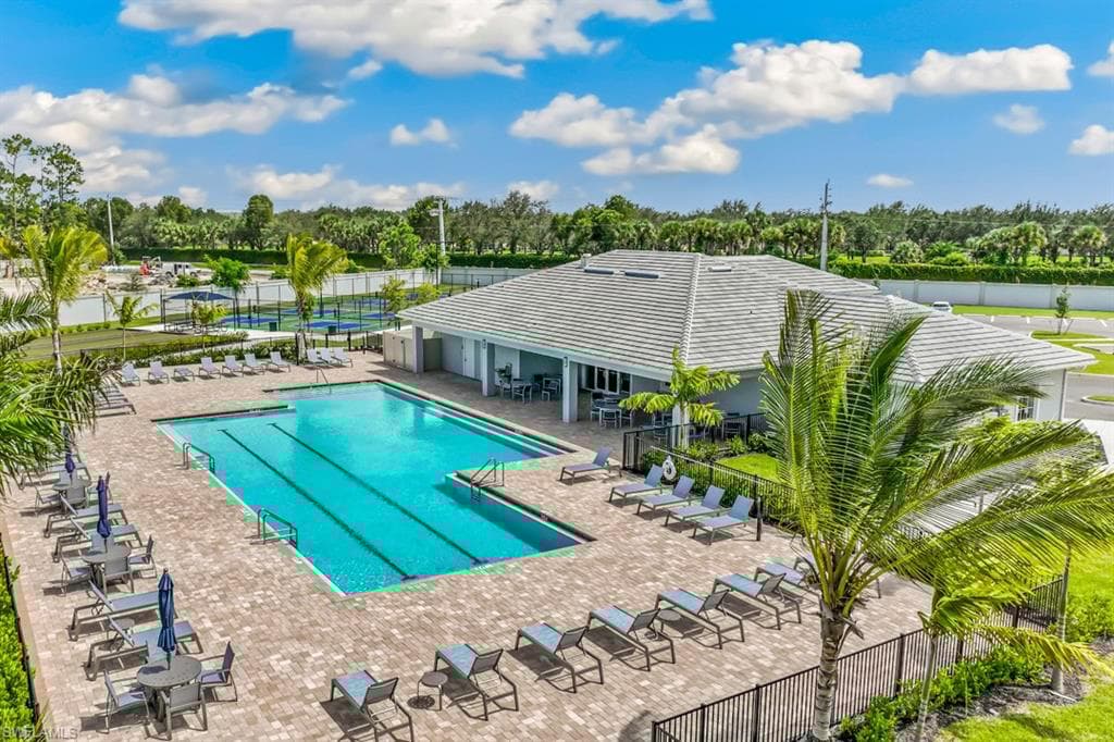 343 Grace Bay Ln, Naples, FL 34114-27
