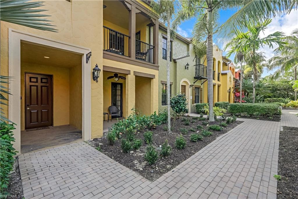 8949 Malibu St 302, Naples, FL 34113-18