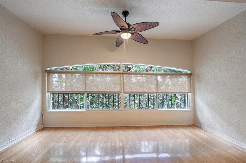 1096 Woodshire Ln C210, Naples, FL 34105-4