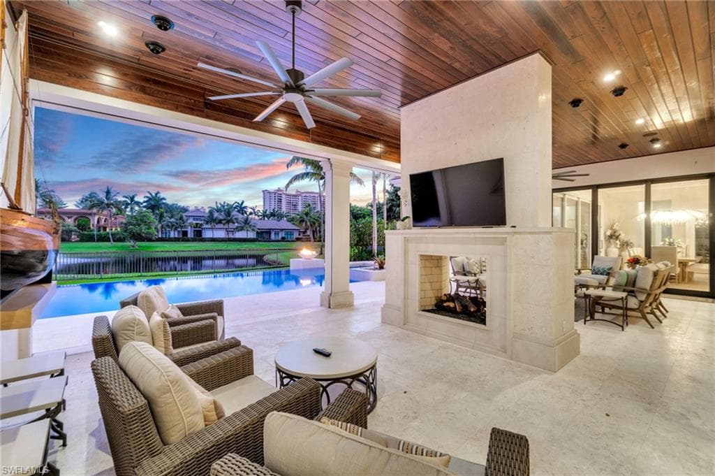 385 Colony Dr, Naples, FL 34108-4