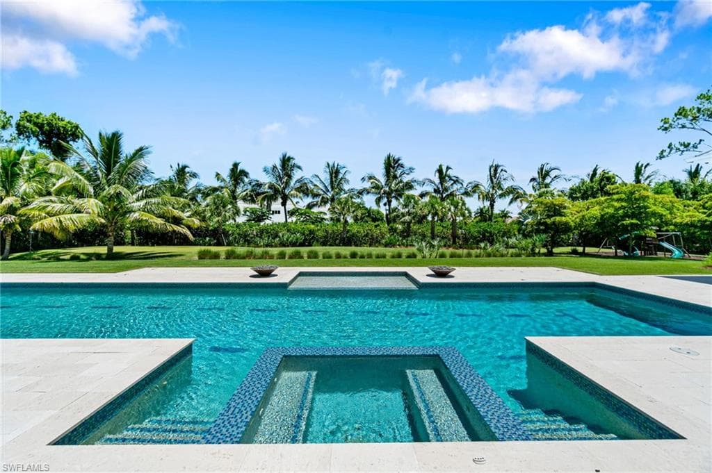 171 North St, Naples, FL 34108-32