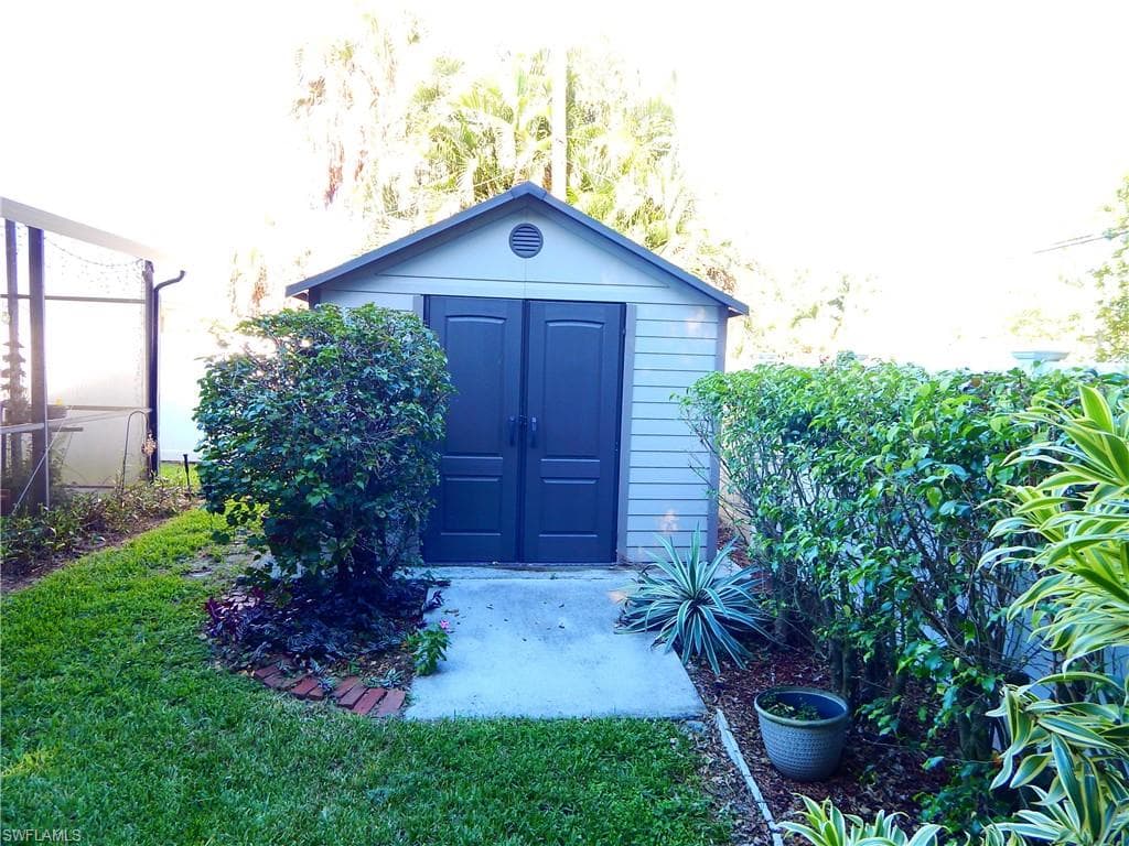 764 92nd Ave N, Naples, FL 34108-17
