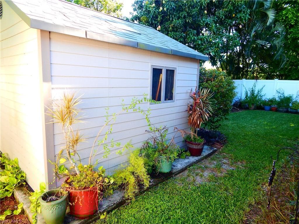 764 92nd Ave N, Naples, FL 34108-19