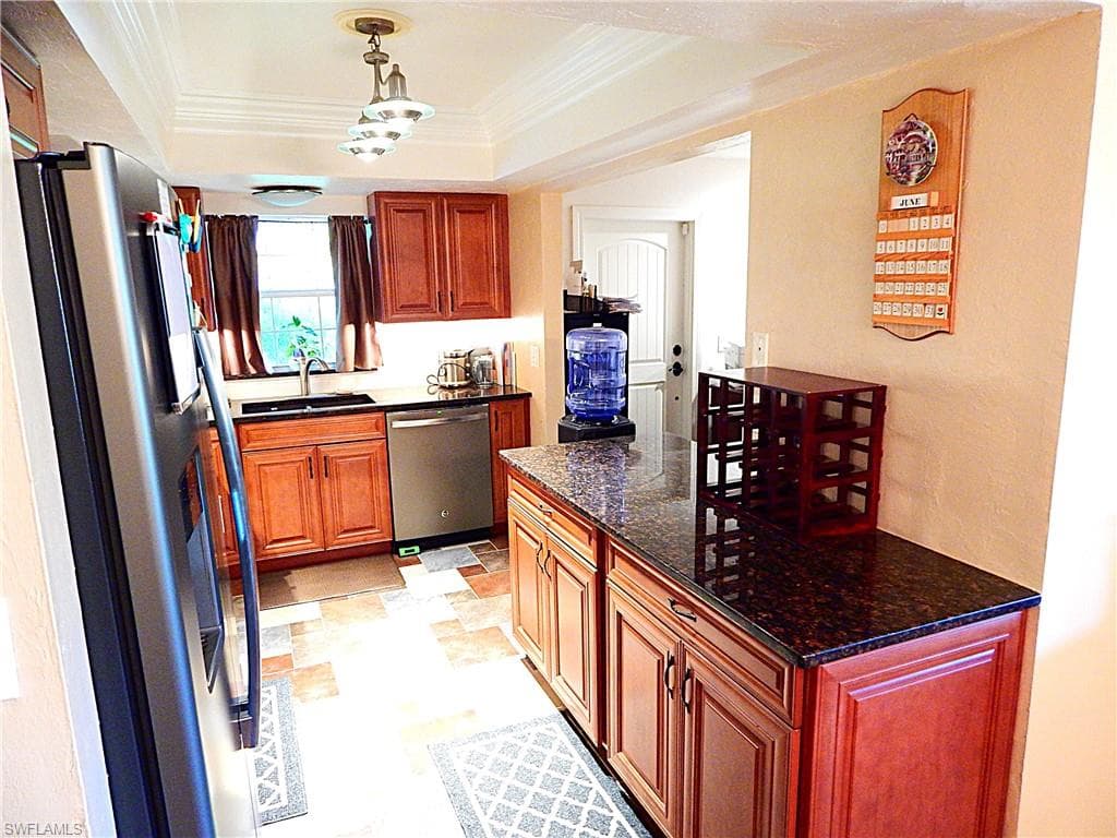 764 92nd Ave N, Naples, FL 34108-3