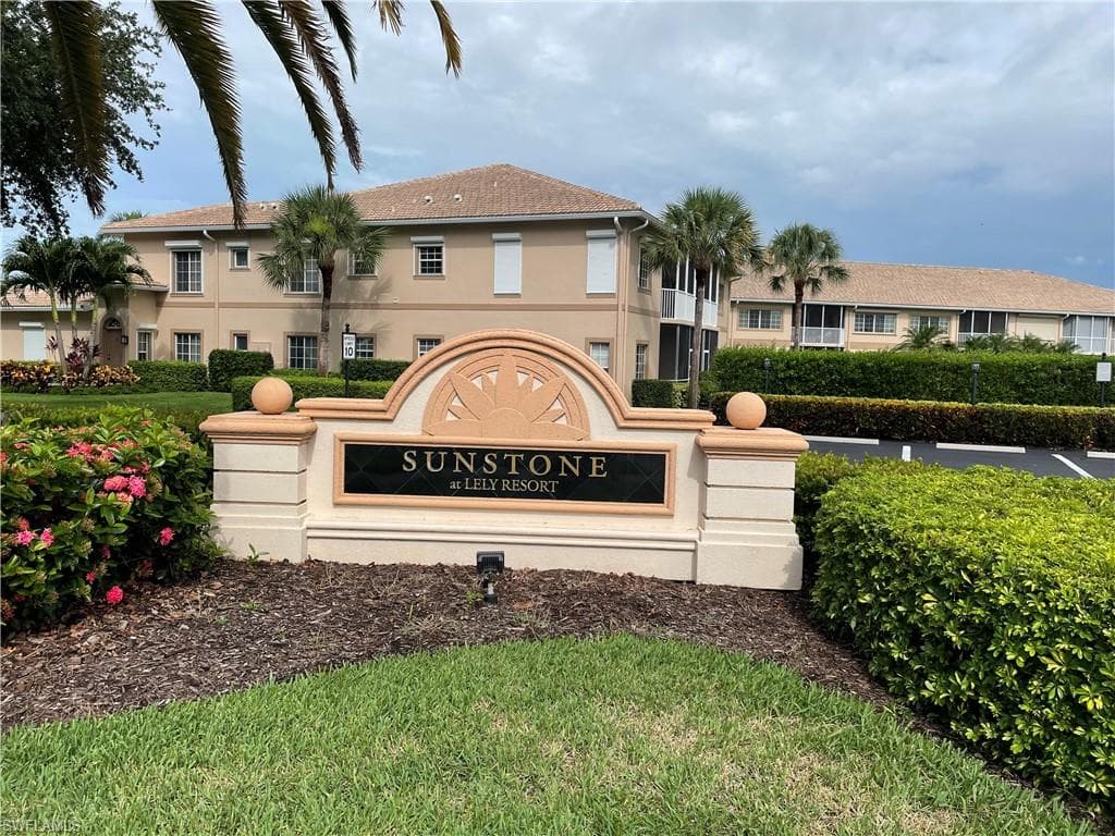 9061 Michael Cir 2, Naples, FL 34113-1