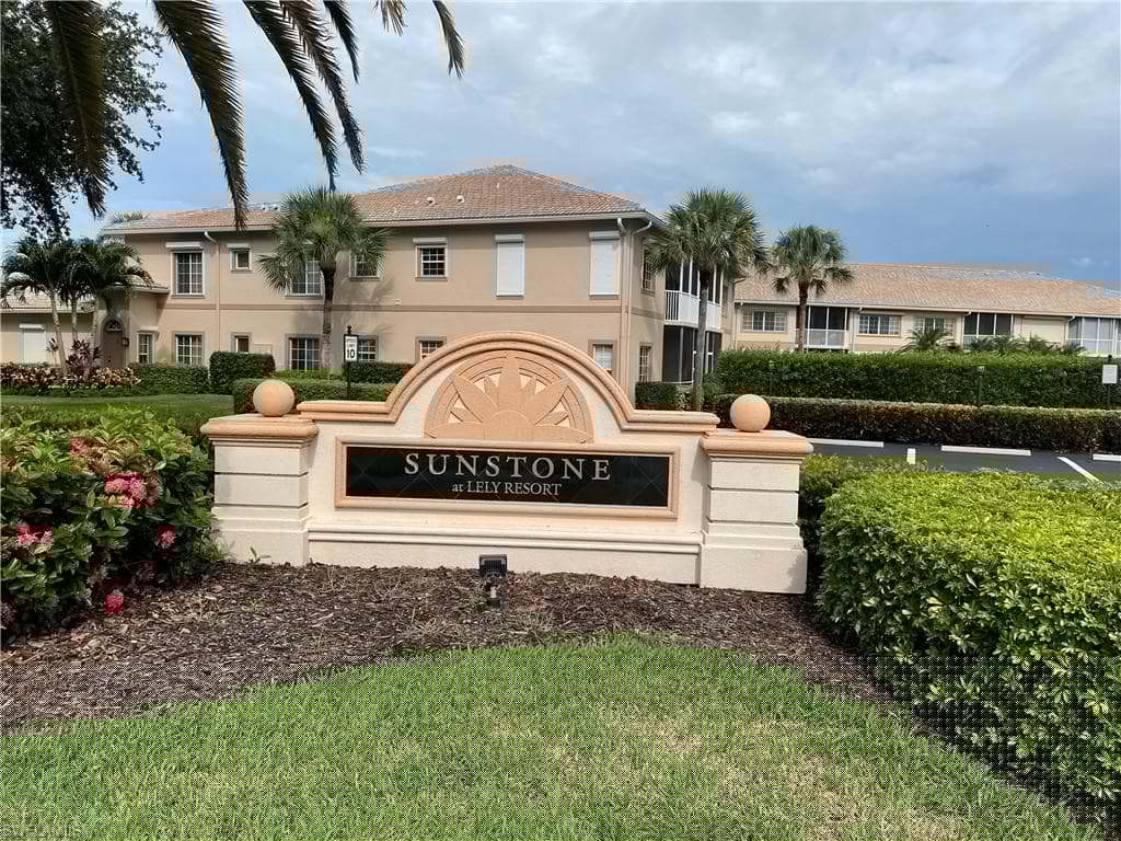 9061 Michael Cir 2, Naples, FL 34113-2
