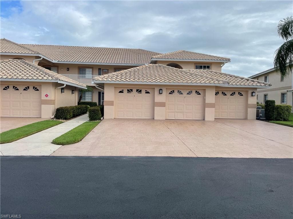 9061 Michael Cir 2, Naples, FL 34113-3