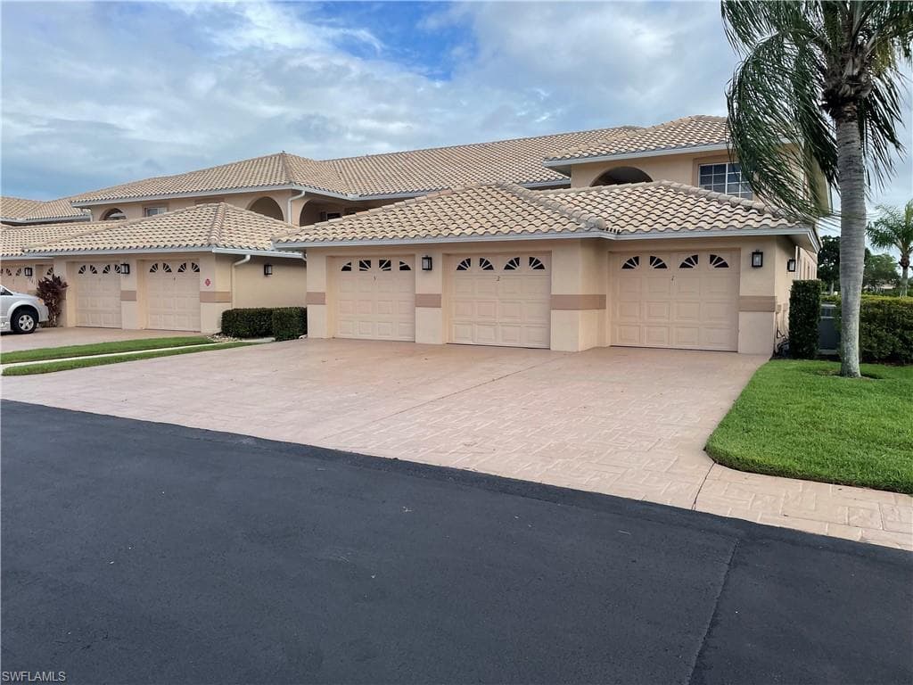9061 Michael Cir 2, Naples, FL 34113-4